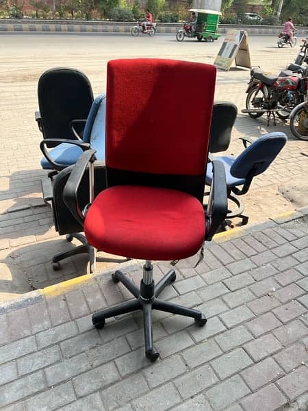 Original Chairister Chairs stock available in good price 2