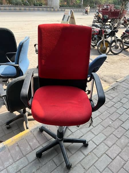 Original Chairister Chairs stock available in good price 3