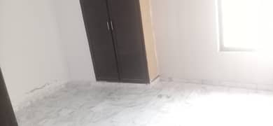 3 BED UNFURNISHED 2300 SQUARE FLAT AVAILABLE FOR RENT IN KHUDADAD HEIGHTS .