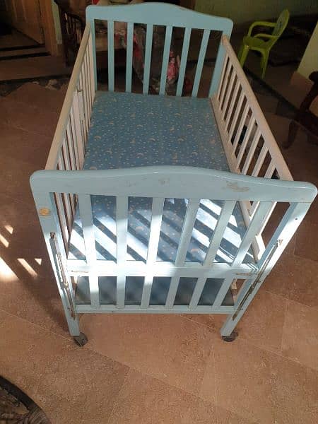 Baby cot with double shelf and tyres 2