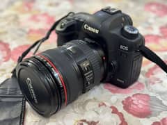 canon 5d mark ii with 24 105. . f4 lenz 0