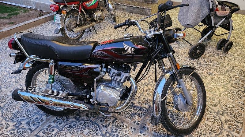 Honda CG 125 BLACK 2024 3