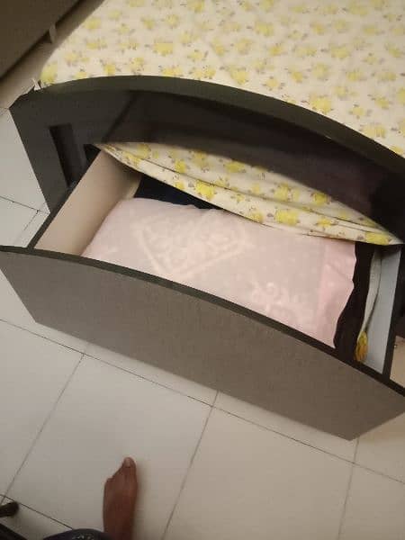 2 bed with side table just like new condition 3