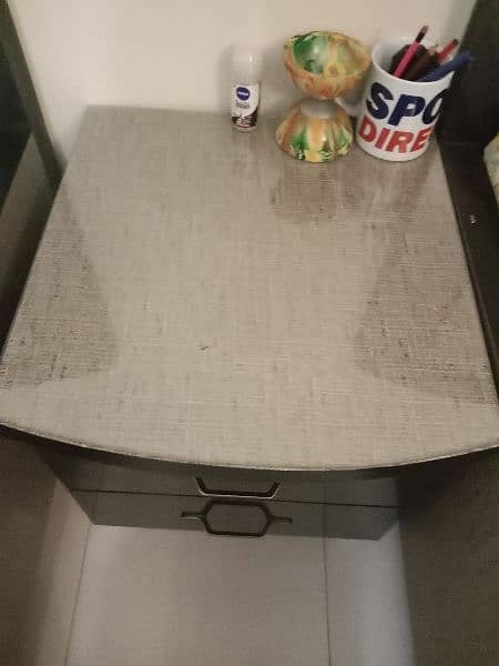 2 bed with side table just like new condition 5