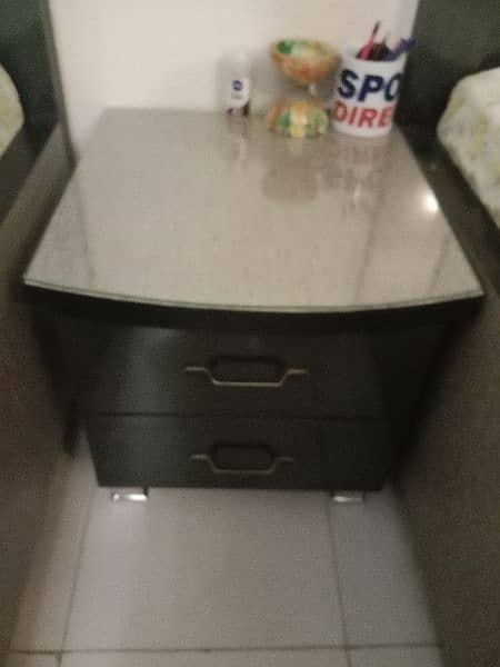 2 bed with side table just like new condition 7