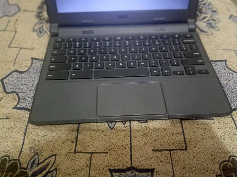 Chromebook 2/16 With play store with speaker and charger 5