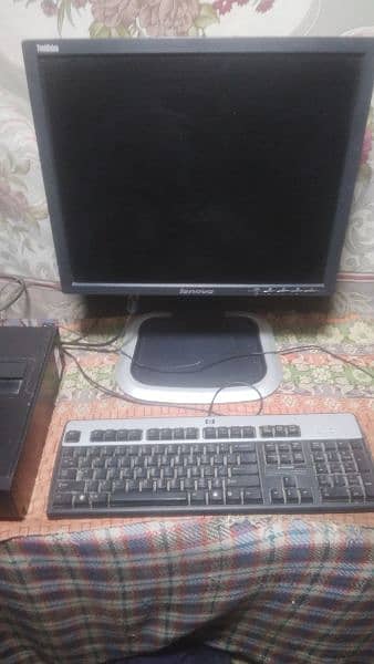 Pc  Core i5  with lcd lenovo 0