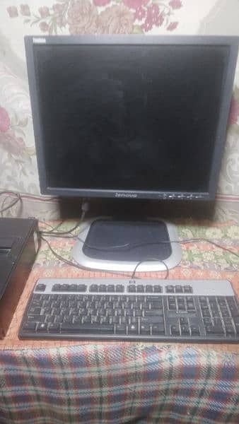 Pc  Core i5  with lcd lenovo 7