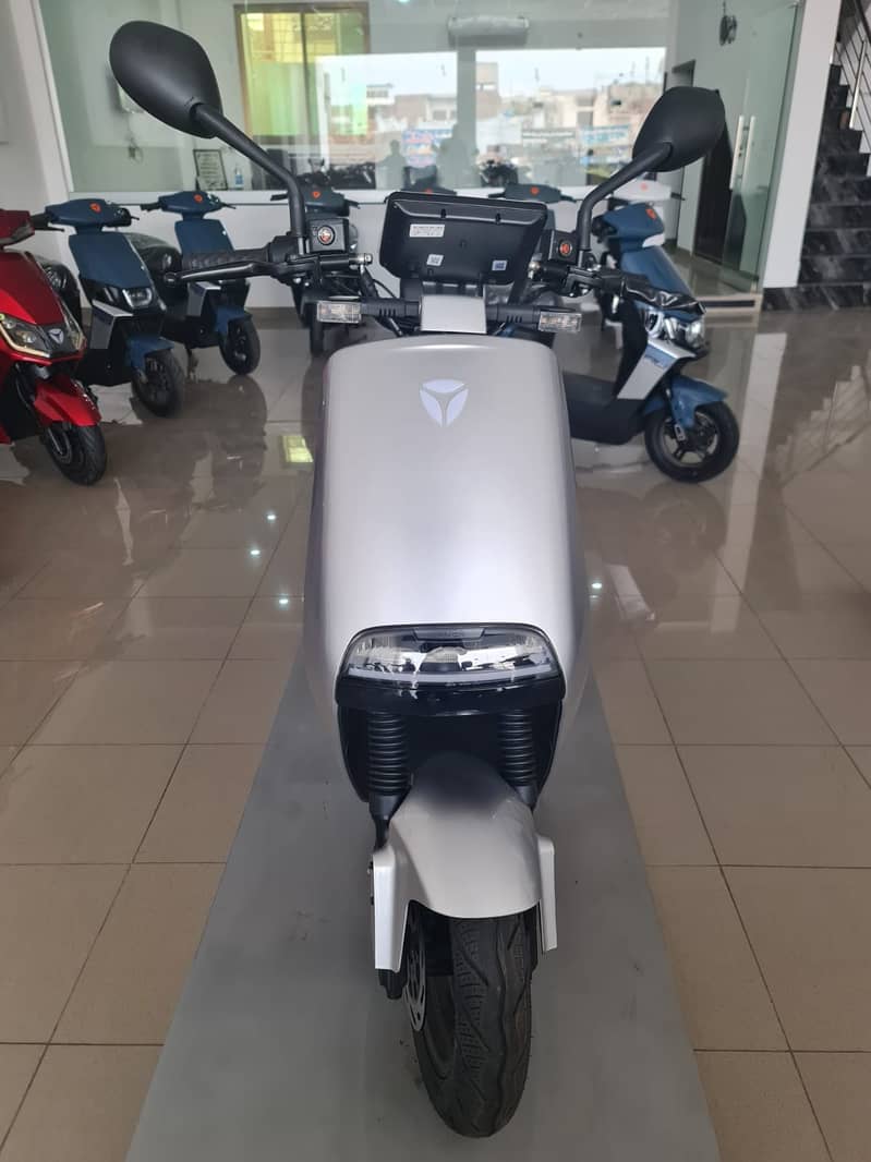 Yadea G5 Electric Scooty | Electric Scooter 1