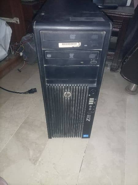 HP Z220 ( DEAD) with processor RAM, SUPPLY and LCD 19" 5