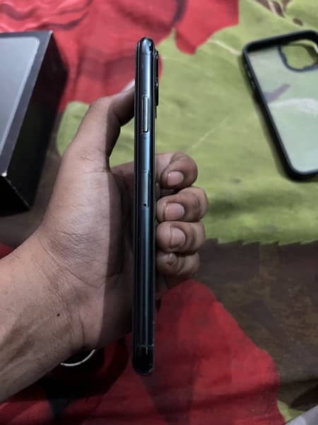 iPhone 11pro max 64 gb pta Dual Approved 3