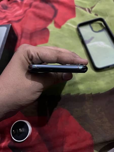 iPhone 11pro max 64 gb pta Dual Approved 5
