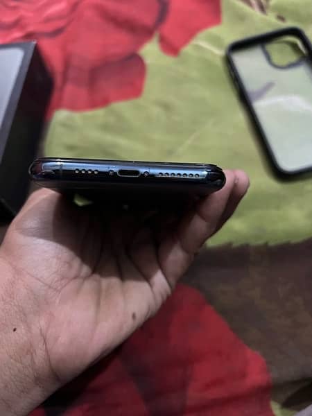 iPhone 11pro max 64 gb pta Dual Approved 6