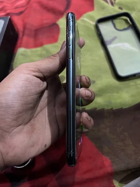 iPhone 11pro max 64 gb pta Dual Approved 7