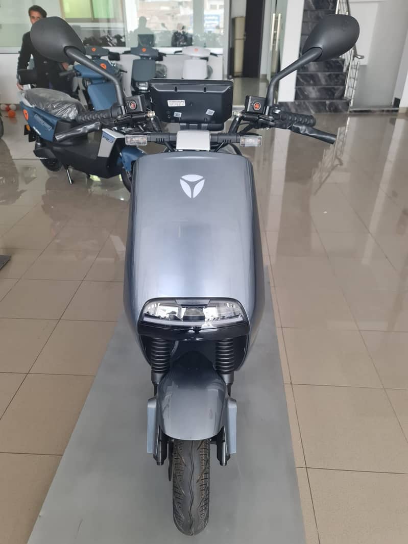 Electric Scooty Yadea G5 Brand New 0