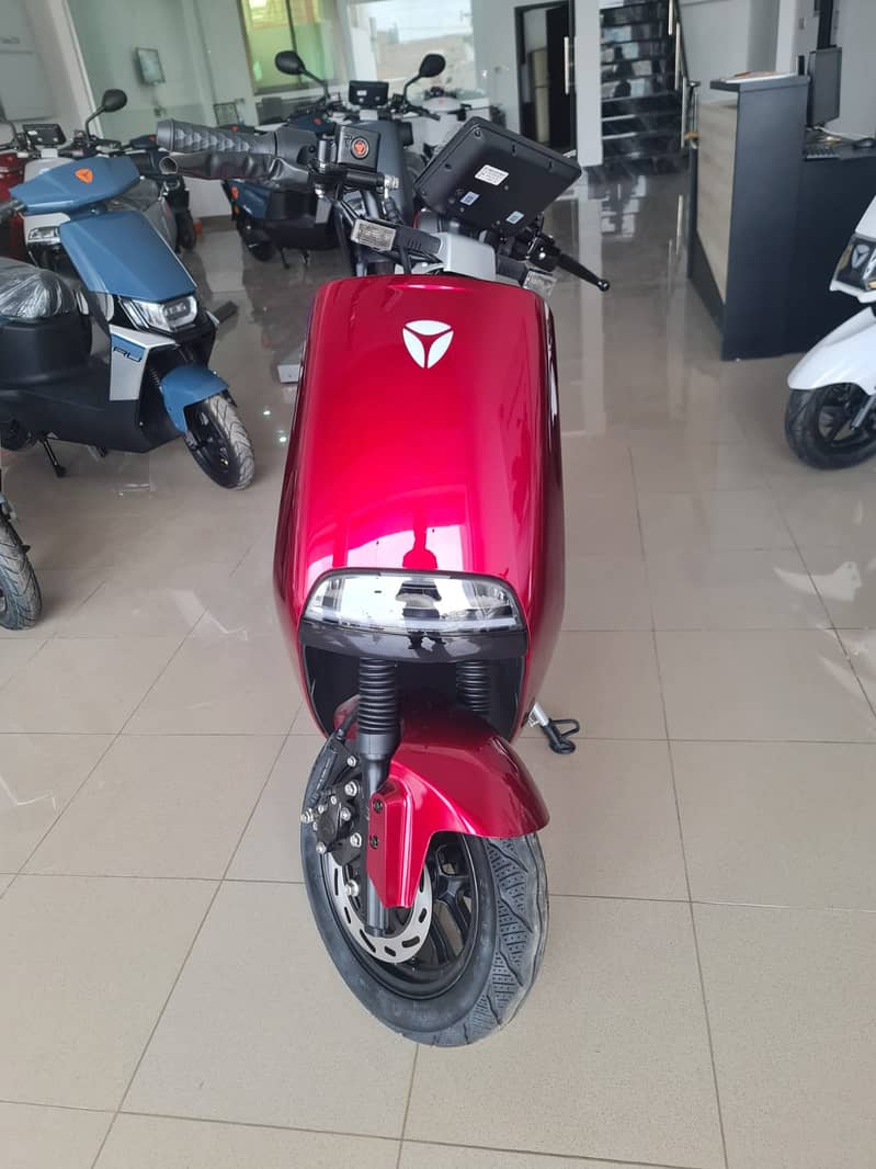 Electric Scooty Yadea G5 Brand New 6