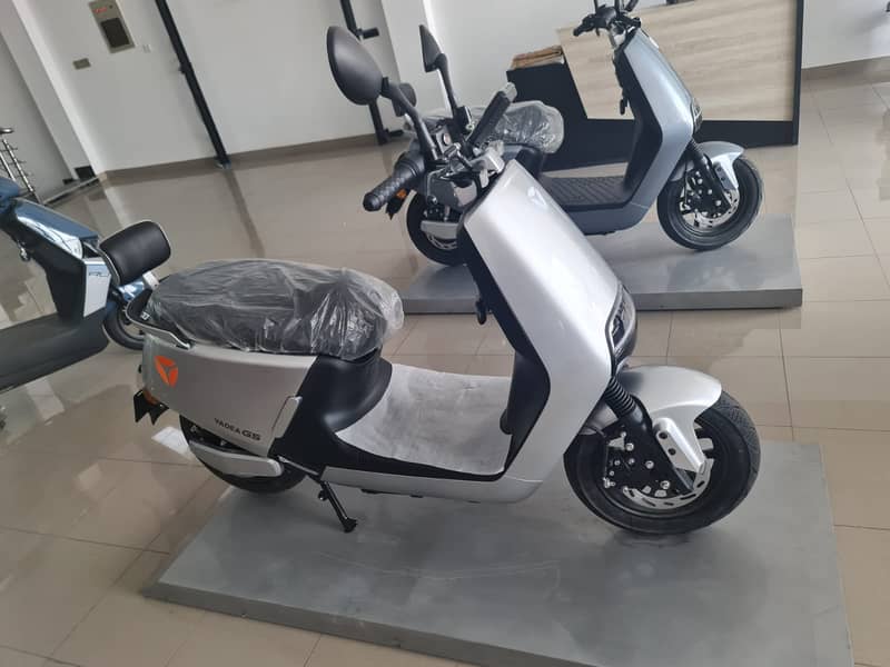 Electric Scooty Yadea G5 Brand New 8