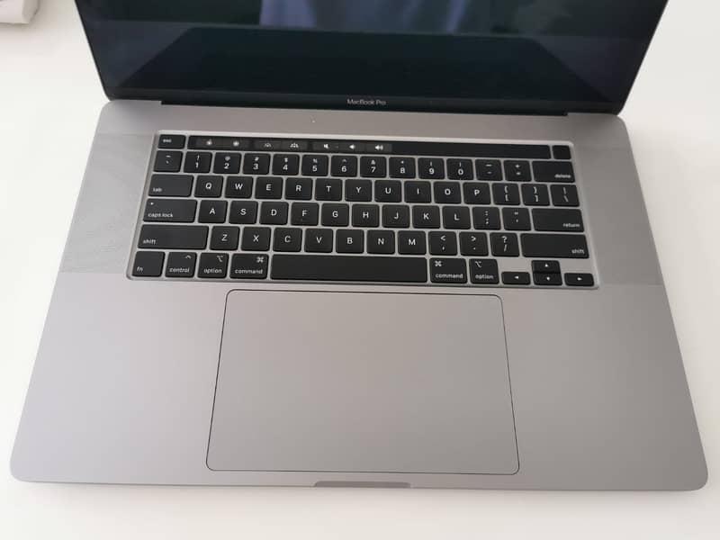 Macbook Pro Core i9 2018 with 4GB Dedicated Graphic Card 4