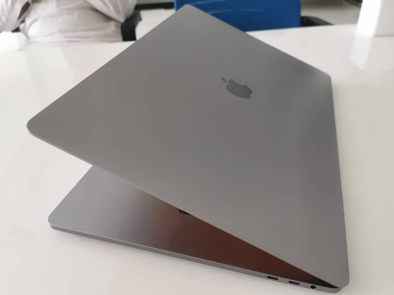 Macbook Pro Core i9 2018 with 4GB Dedicated Graphic Card 7