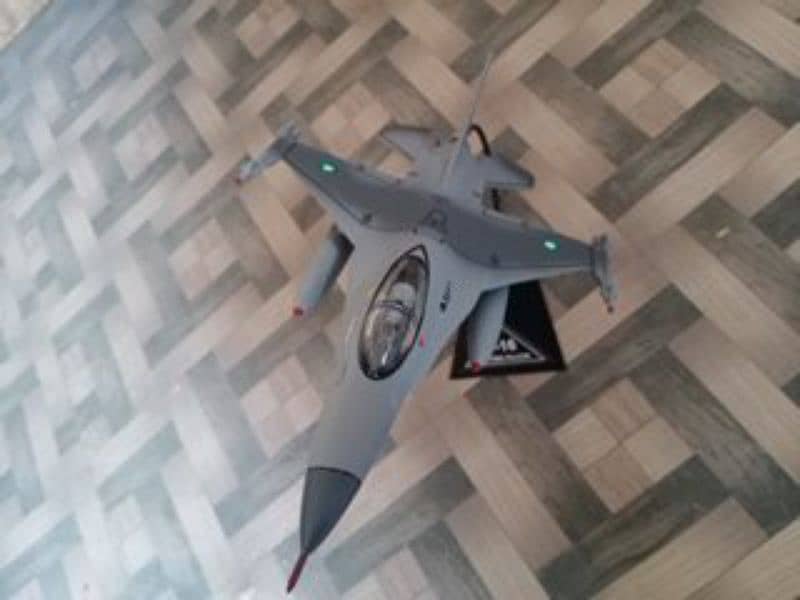 F-16 fighter Jet      12 inches 4