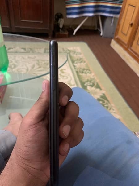 iPhone XR 3