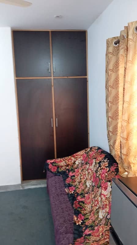 1 execetive Bed room abailable For single man near Al fatha mall j1 johar town 1