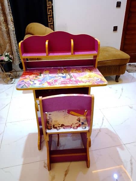 Kids study table for sale in good condition 2