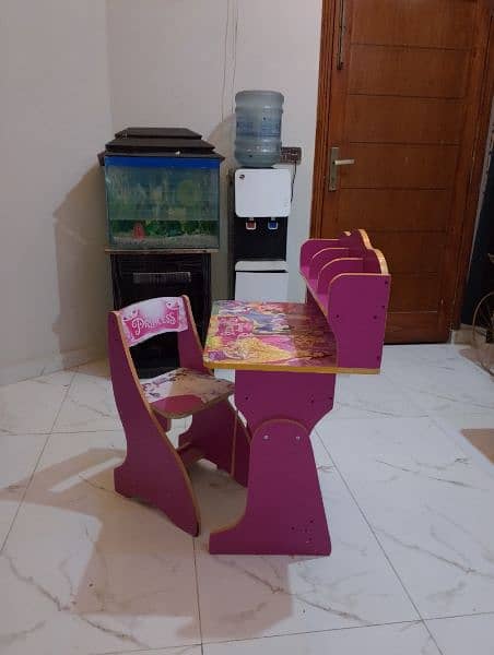 Kids study table for sale in good condition 3