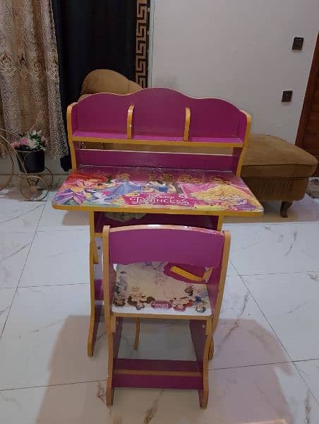 Kids study table for sale in good condition 7