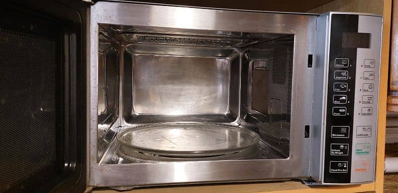 Kenwood microwave 28 litres for sale 1