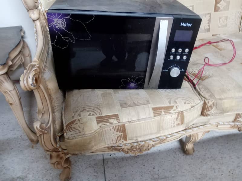 Haier micro oven for sale condition 10by10 3
