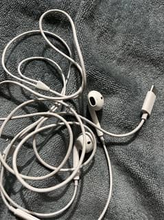 iPhone 15 Earphones