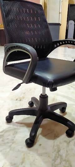 excellent condition office revolving chair 0