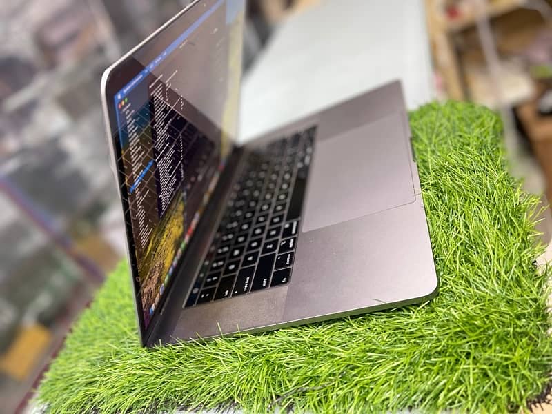 Macbook Pro 2018 16” Touch Bar -16Gb 1TB Ssd - 4Gb Graphics card - ci7 10
