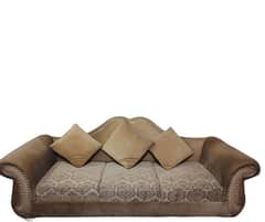 10/10 (6 Seater) Golden Sofa Set in Excellent Condition (6 cushions)
