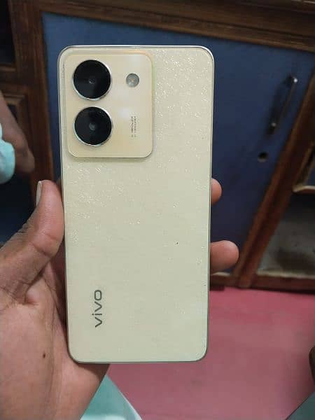 I want to sell my vivo y 36 with box and original charger 3