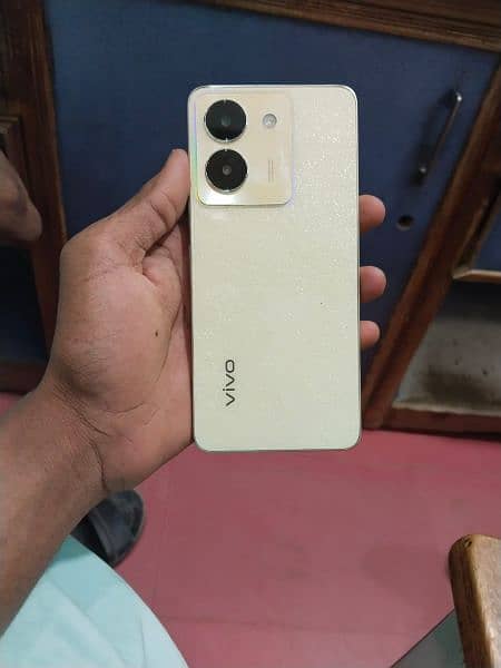 I want to sell my vivo y 36 with box and original charger 6