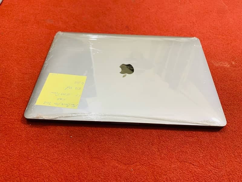 Mackbook pro 2018 i7 16Rm 512ss 4 Gbgarif card Touch Bar 15 inches s 4