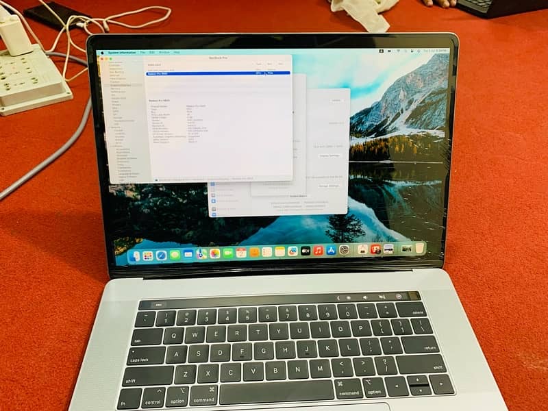Mackbook pro 2018 i7 16Rm 512ss 4 Gbgarif card Touch Bar 15 inches s 5