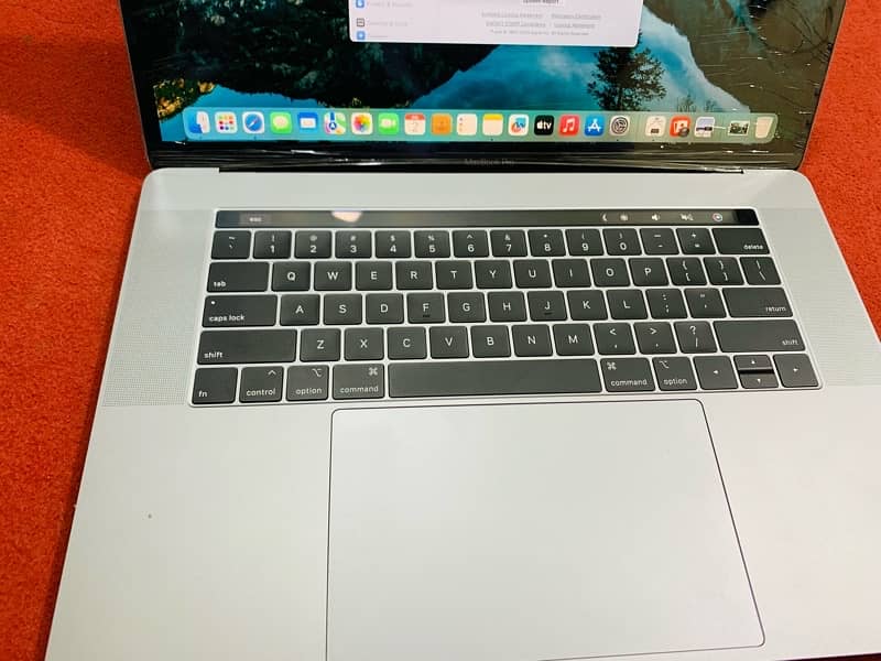 Mackbook pro 2018 i7 16Rm 512ss 4 Gbgarif card Touch Bar 15 inches s 6