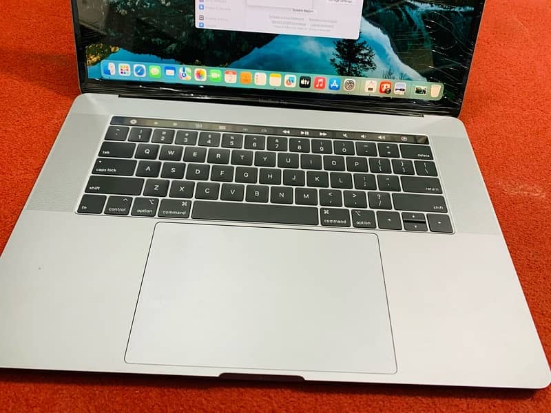 Mackbook pro 2018 i7 16Rm 512ss 4 Gbgarif card Touch Bar 15 inches s 7
