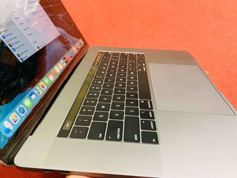 Mackbook pro 2018 i7 16Rm 512ss 4 Gbgarif card Touch Bar 15 inches s 15