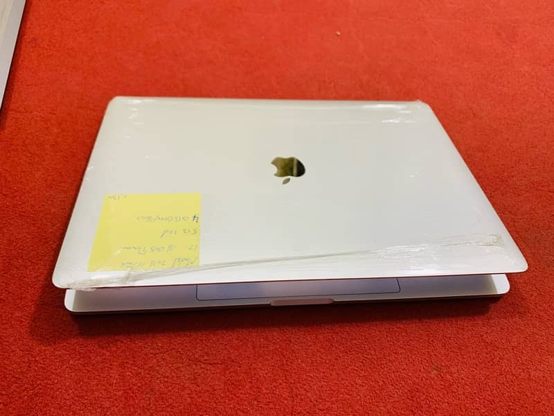 Mackbook pro 2016 i7 16 Rm 512 ssd 4Gb Garifcard 15inch screen 6