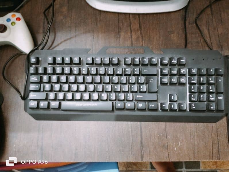 gaming keyboard+mouse and mouse pad free 0