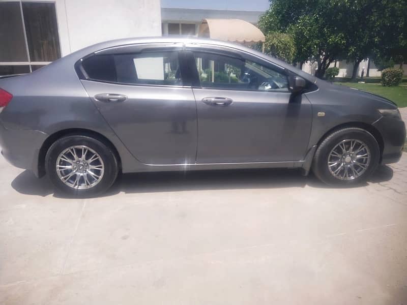 Honda City IVTEC 2014 army officer used and owned 1