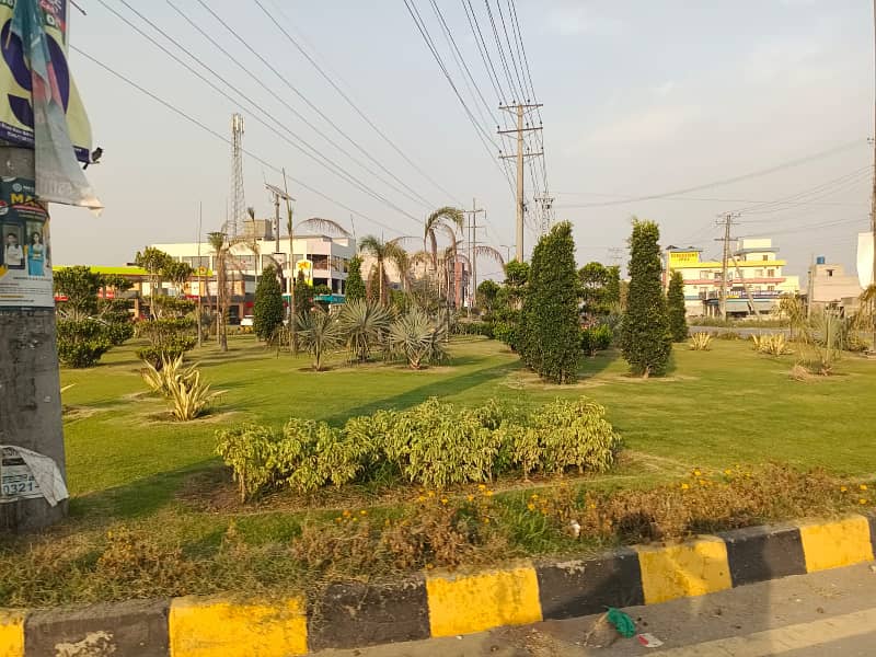 Sami comercial 60 feet Road10 marla super hot location plot for sale in lda avenue 1 3