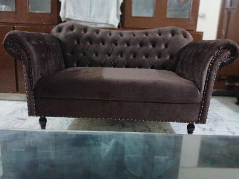 WiDe velvet Tufted sofas with pillows 2