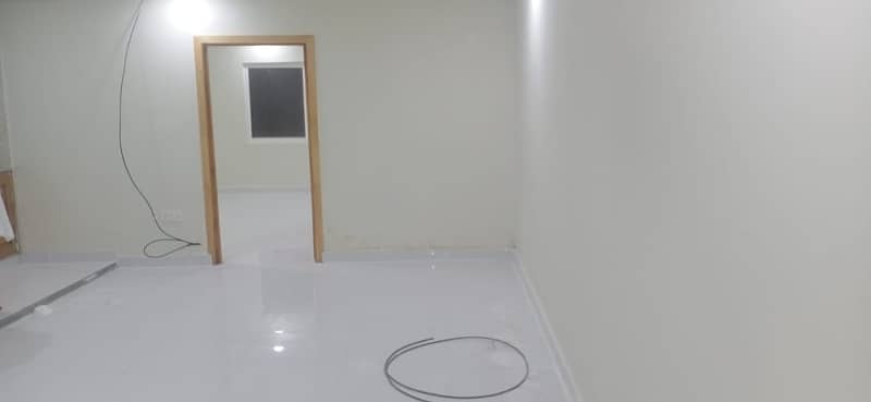ONE BED UN FURNISHED FLAT AVAILABLE FOR RENT IN MAIN DOUBLE ROAD PLAZA E11 ISLAMABAD. 1