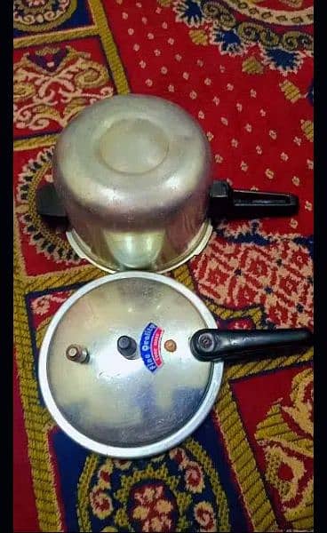pressure cooker for sale good condition 3
