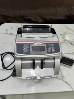 Cash counting machine, fake note detection